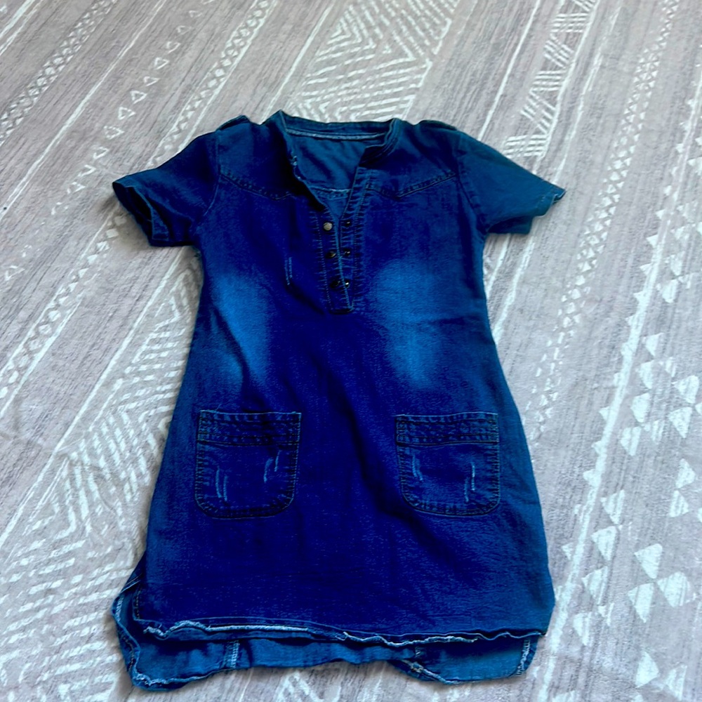 Short denim skirt pockets